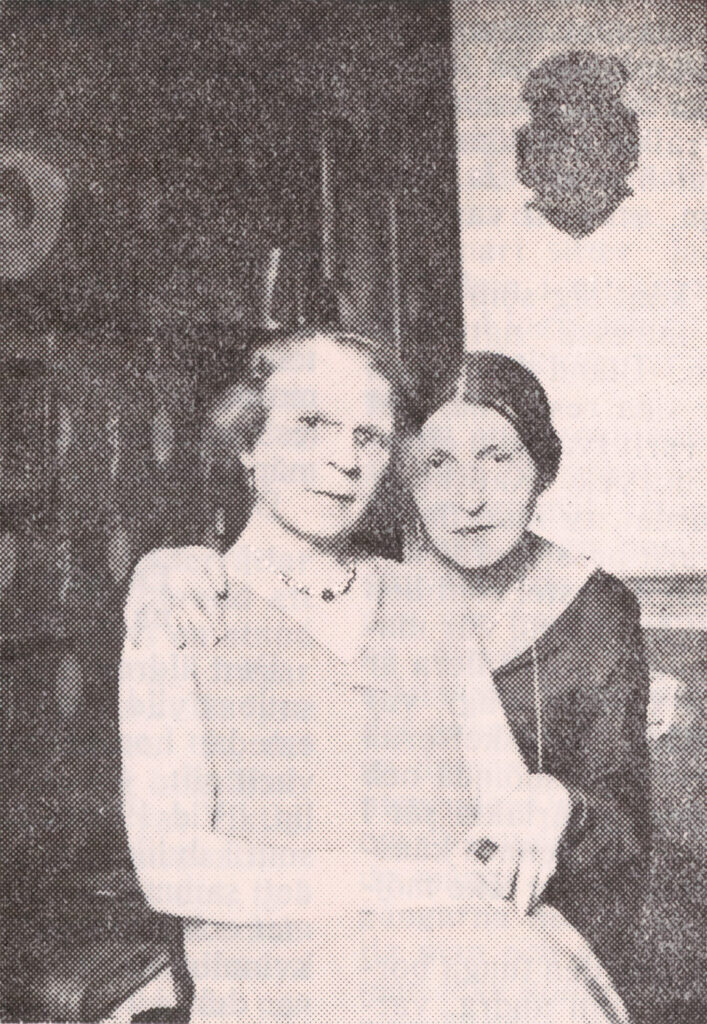 Toni Ebel und ihre Freundin Charlotte Charlaque, 1933.